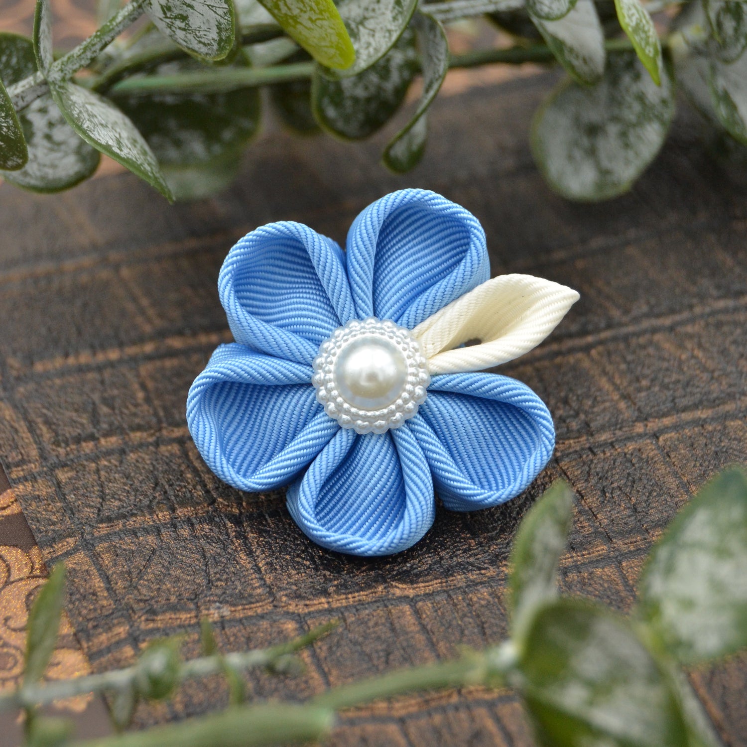 Boutonnière "Cumulus" handgemachte Ansteckblüten für Herren von Moonbirds