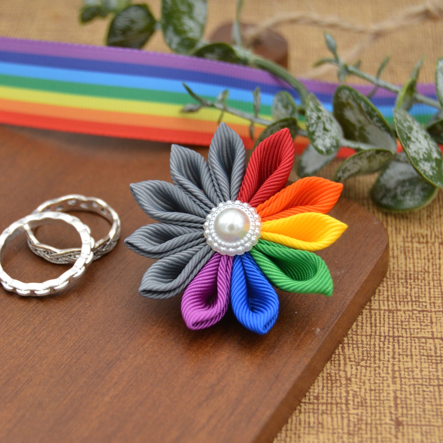 Knopflochblüte "Pride & Grey" handgemachte Ansteckblüten für Herren von Moonbirds