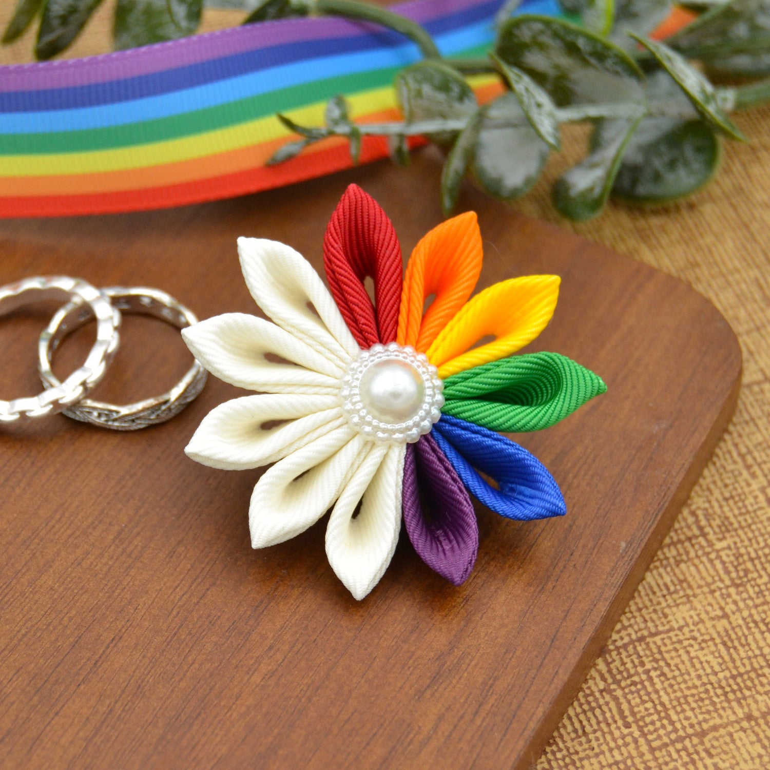 Knopfloch Blüte "Pride & Ivory" handgemachte Ansteckblüten für Herren von Moonbirds