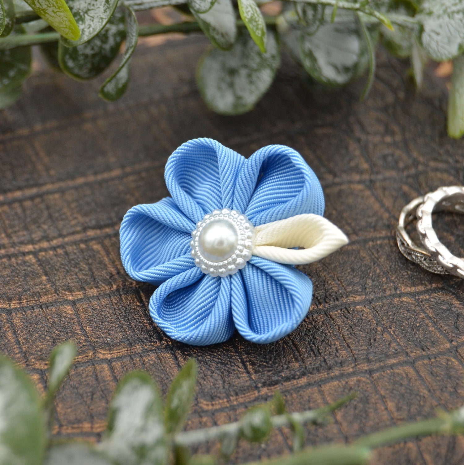 Boutonnière "Cumulus" handgemachte Ansteckblüten für Herren von Moonbirds