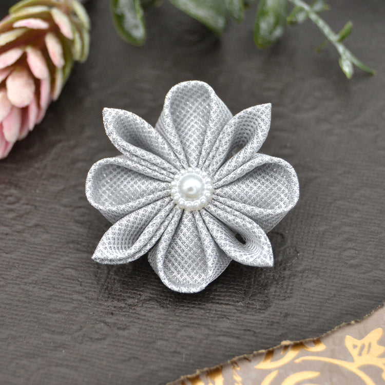 Knopflochblüte "Silver Star" handgemachte Ansteckblüten für Herren von Moonbirds