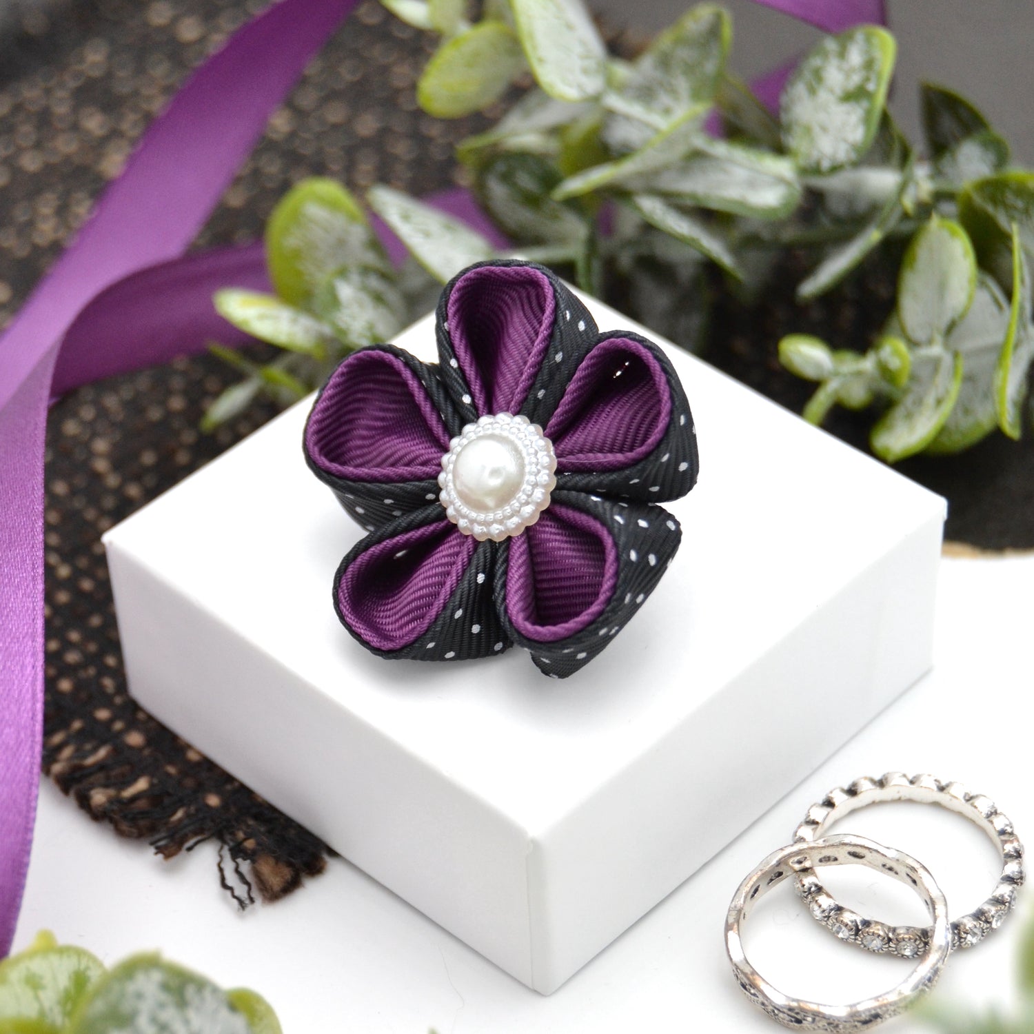 Knopflochblüte "Purple Black Pearl" handgemachte Ansteckblüten für Herren von Moonbirds