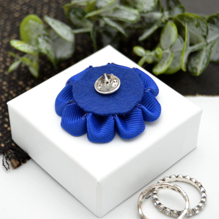 Ansteckblüte "Royal Blue" handgemachte Ansteckblüten für Herren von Moonbirds