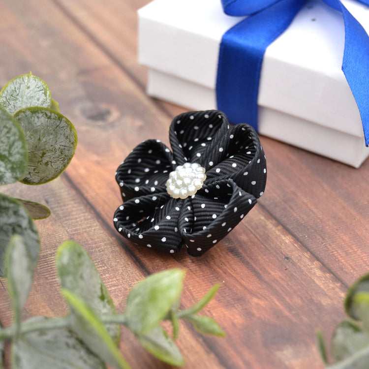 Knopflochblüte "Polka Black" handgemachte Ansteckblüten für Herren von Moonbirds